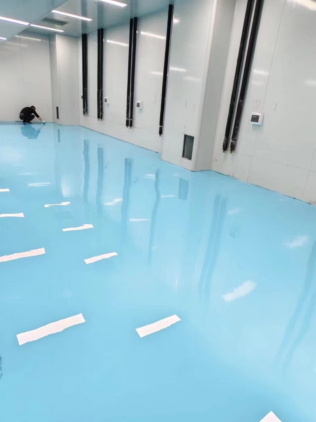 环氧地坪漆在办公场所的应用：提供舒适和高效的工作环境