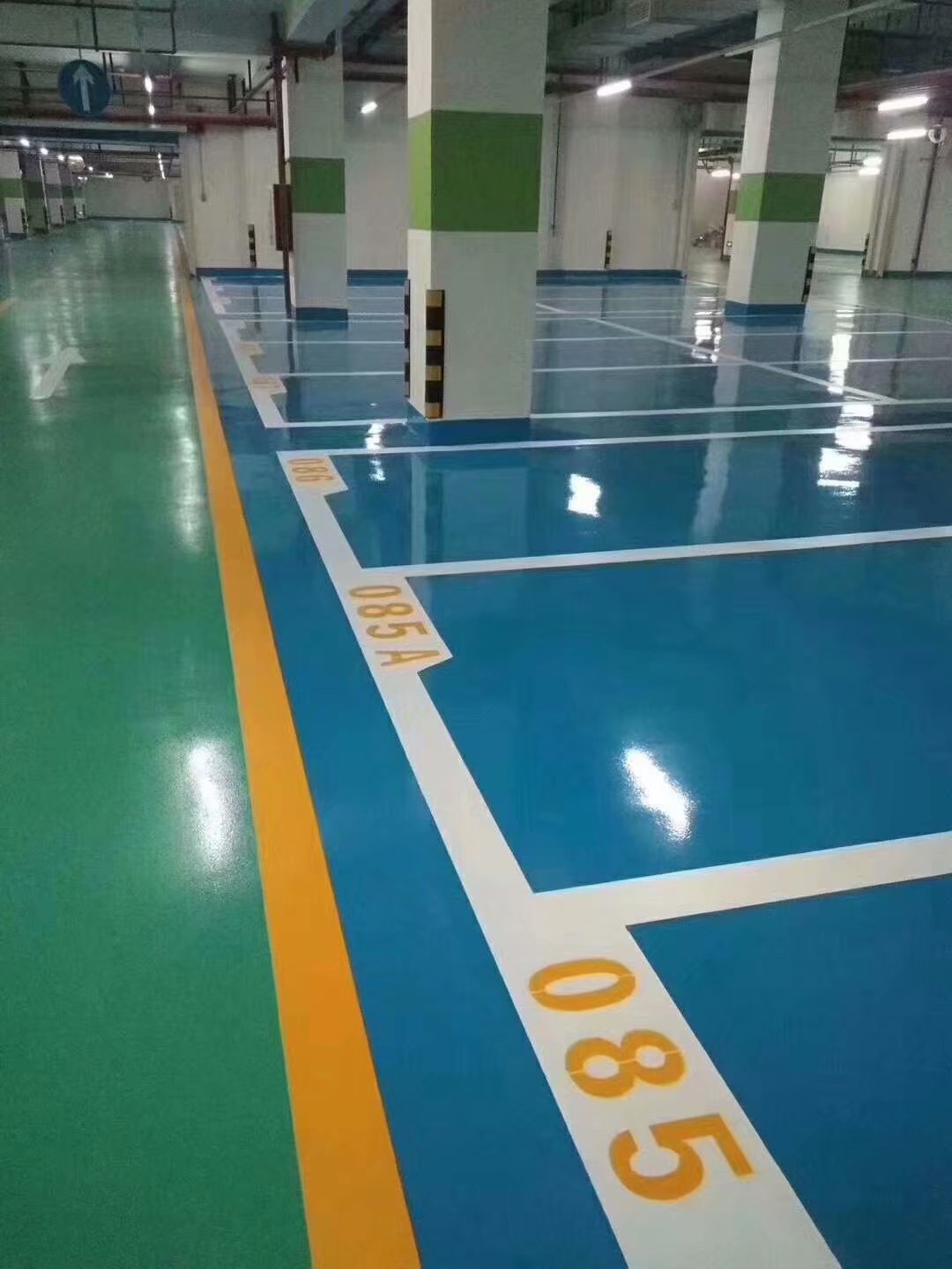 环氧地坪漆的防滑性能：适用于湿滑场所，确保行走安全