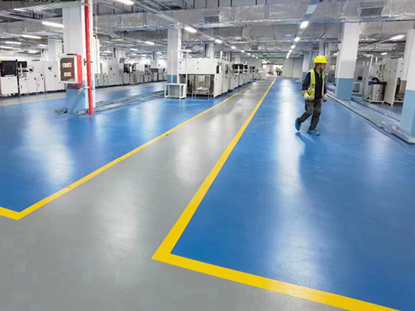 环氧地坪施工中的安全帽佩戴